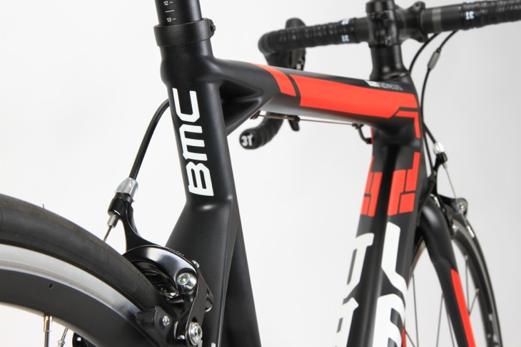 BMC teammachine SLR03 フラッグシップのフォルムを踏襲する
